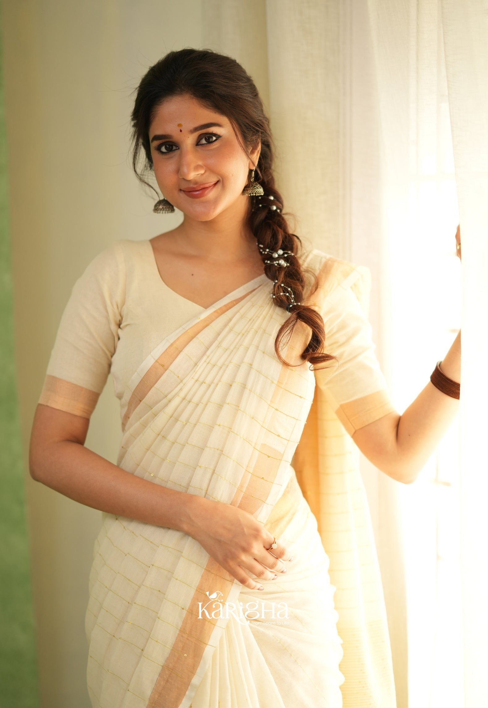 Sitaara Mul Handwoven Sequin Saree – Soft & Elegance