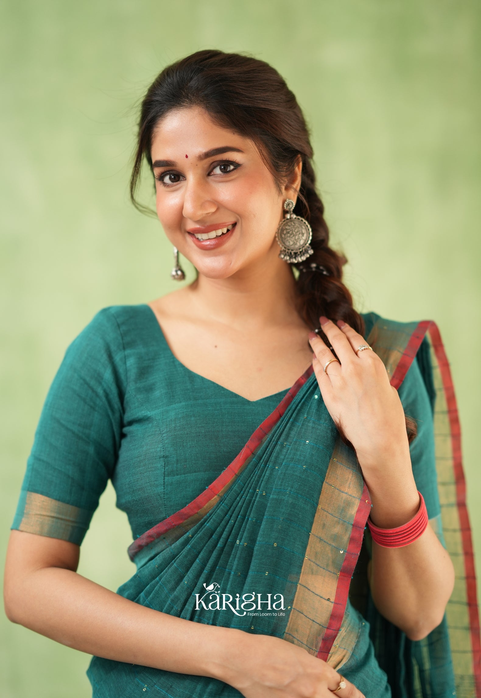 Sitaara Mul Handwoven Sequin Saree – Soft & Elegance