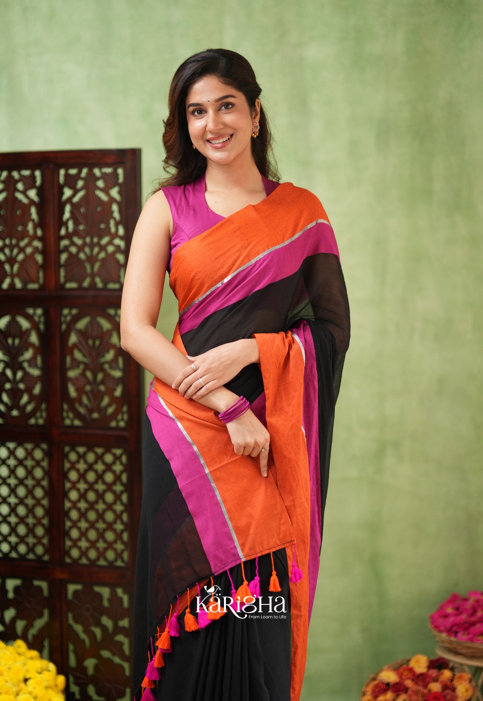 Midnight Ember – Black Mul Cotton Saree with Sunset Tassels