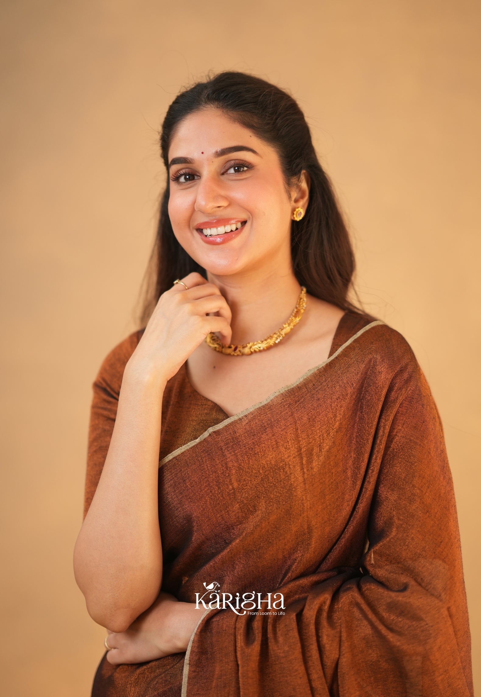 Linen Radiance – Featherlight Saree with Subtle Shine