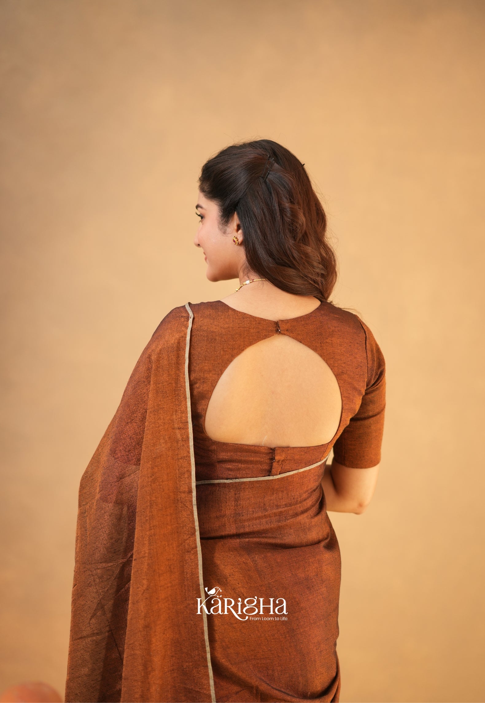Linen Radiance – Featherlight Saree with Subtle Shine