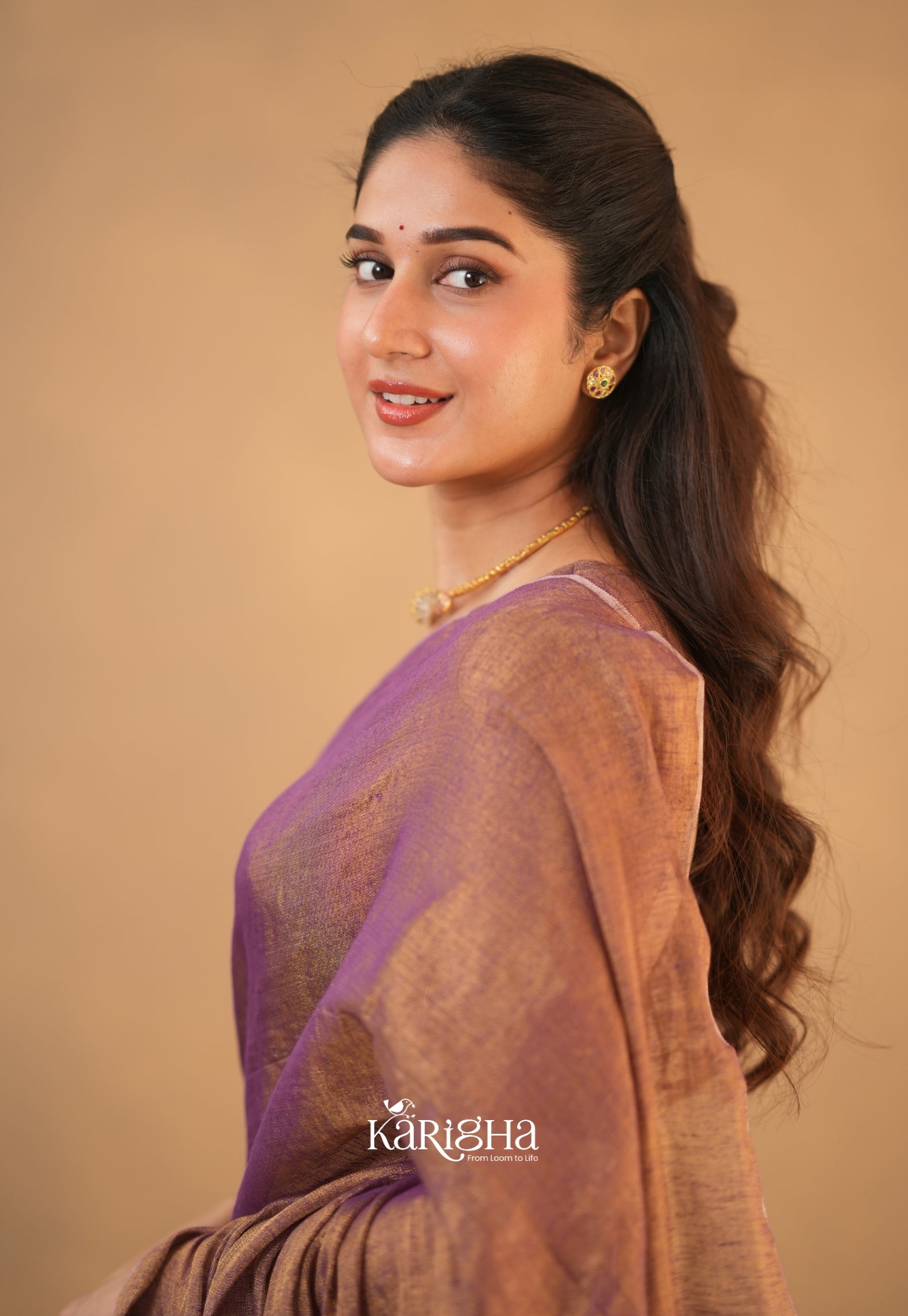 Linen Radiance – Featherlight Saree with Subtle Shine