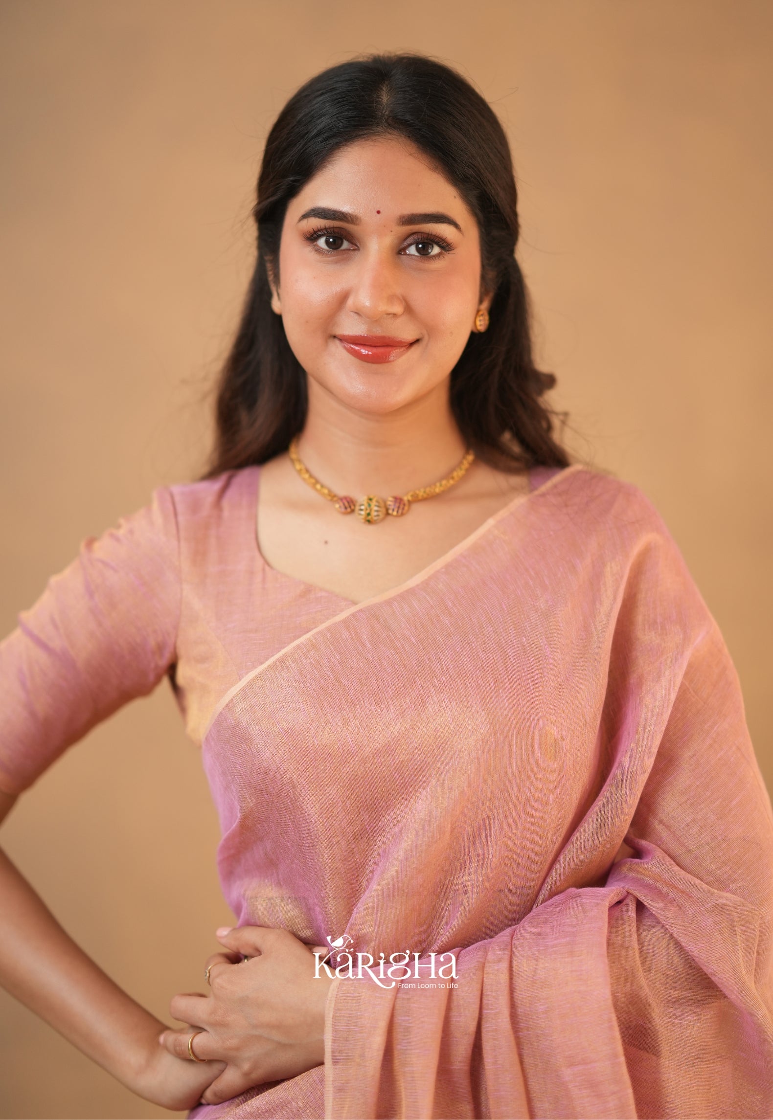 Linen Radiance – Featherlight Saree with Subtle Shine