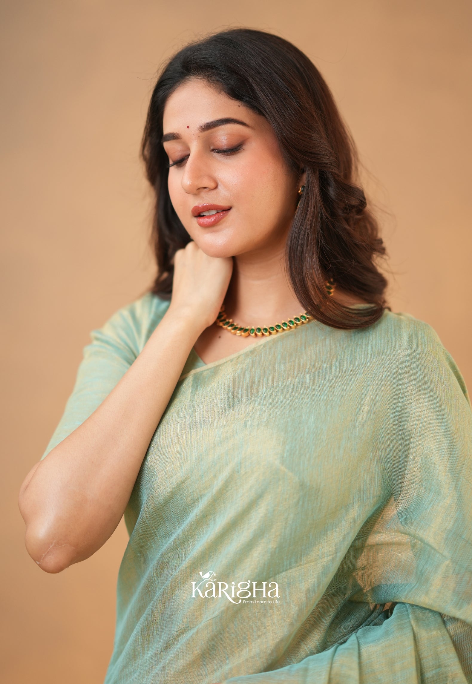 Linen Radiance – Featherlight Saree with Subtle Shine