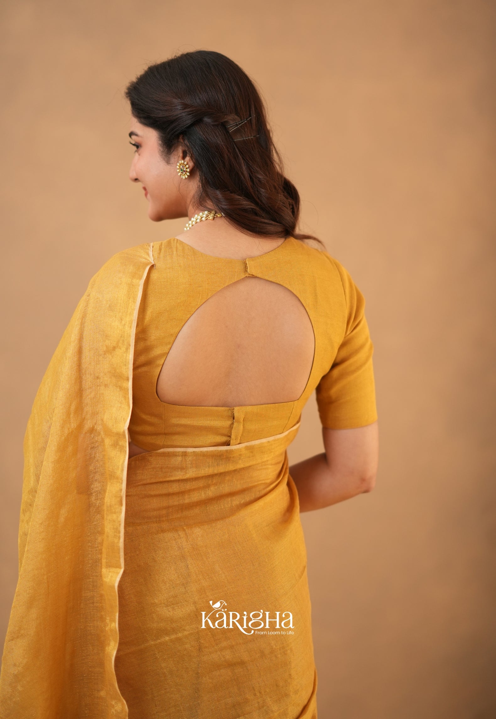 Linen Radiance – Featherlight Saree with Subtle Shine