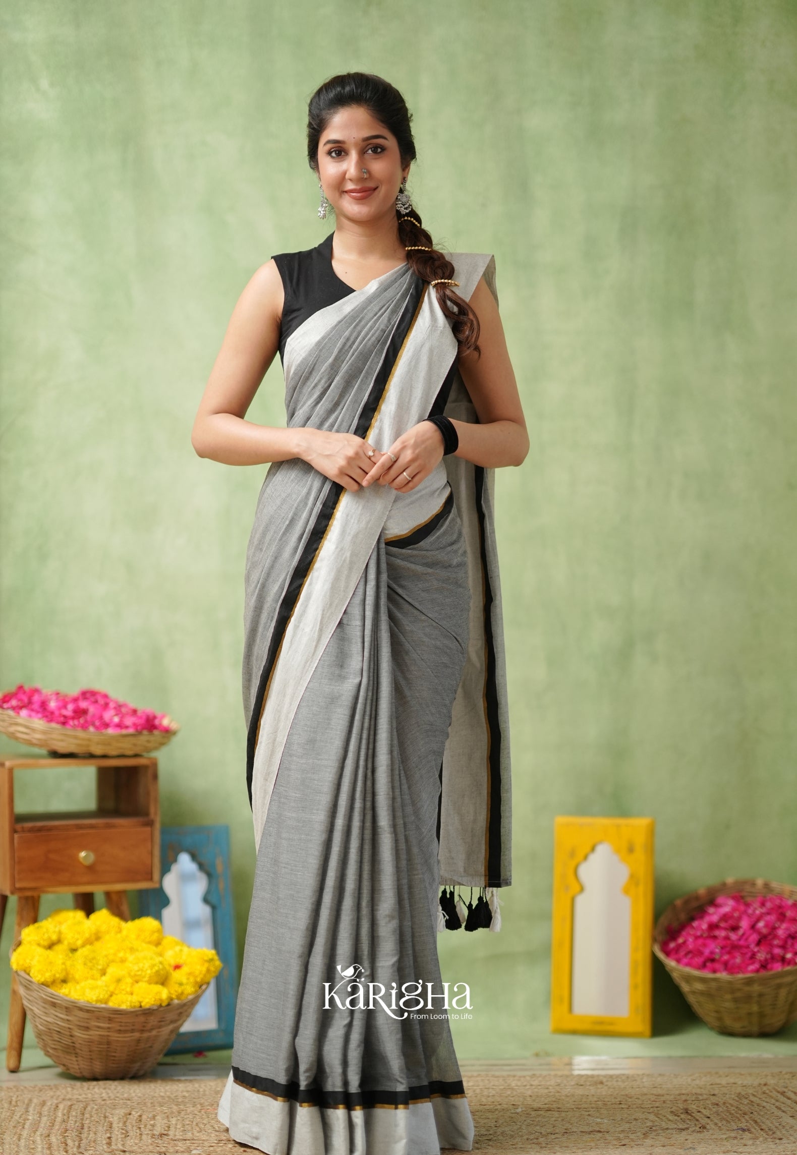 Luminous Charm Mul Cotton Saree – Soft & Elegant Drapes