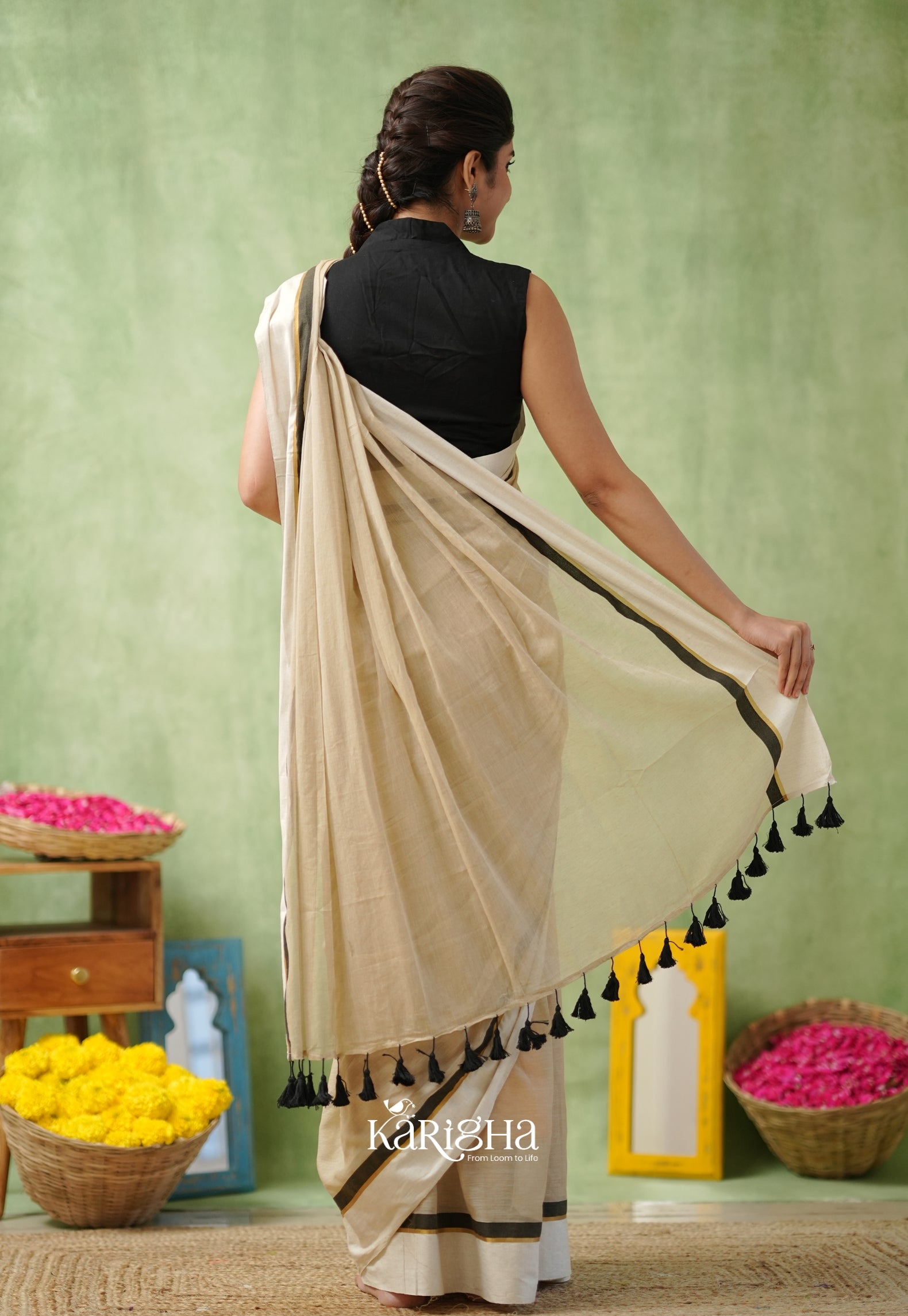 Luminous Charm Mul Cotton Saree – Soft & Elegant Drapes