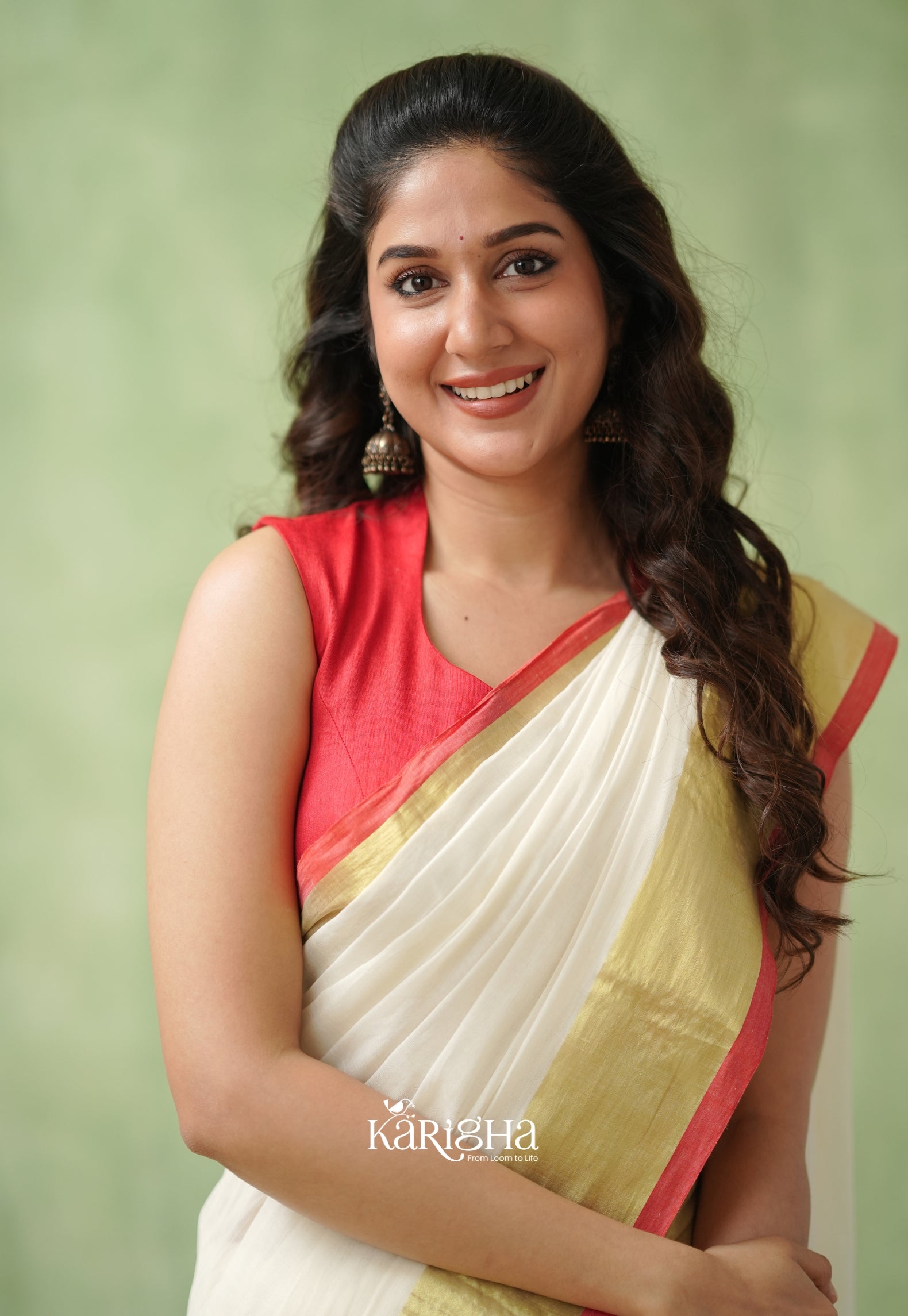 Golden Edge Mul Cotton Saree – Subtle Shine & Luxe Drapes