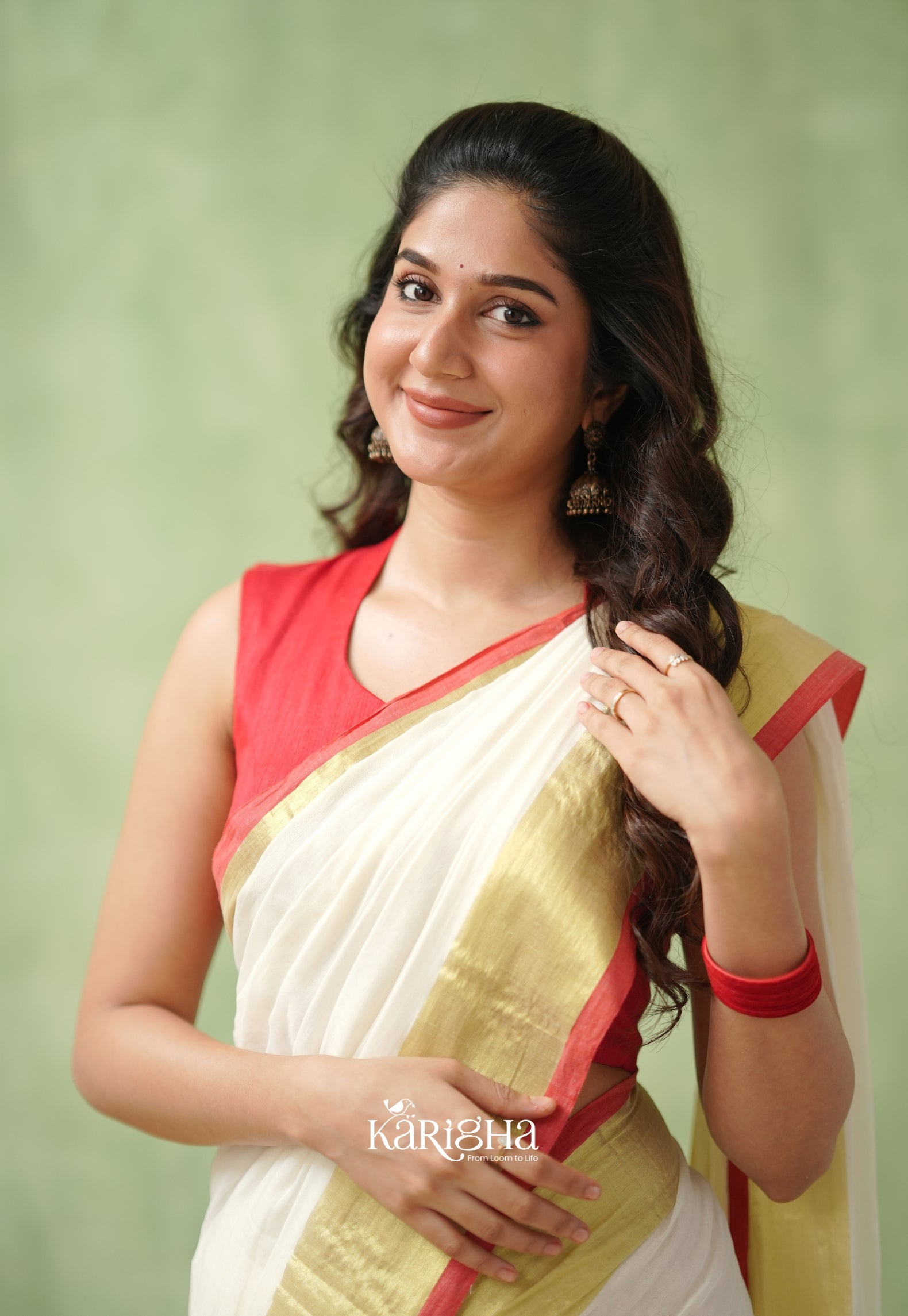 Golden Edge Mul Cotton Saree – Subtle Shine & Luxe Drapes
