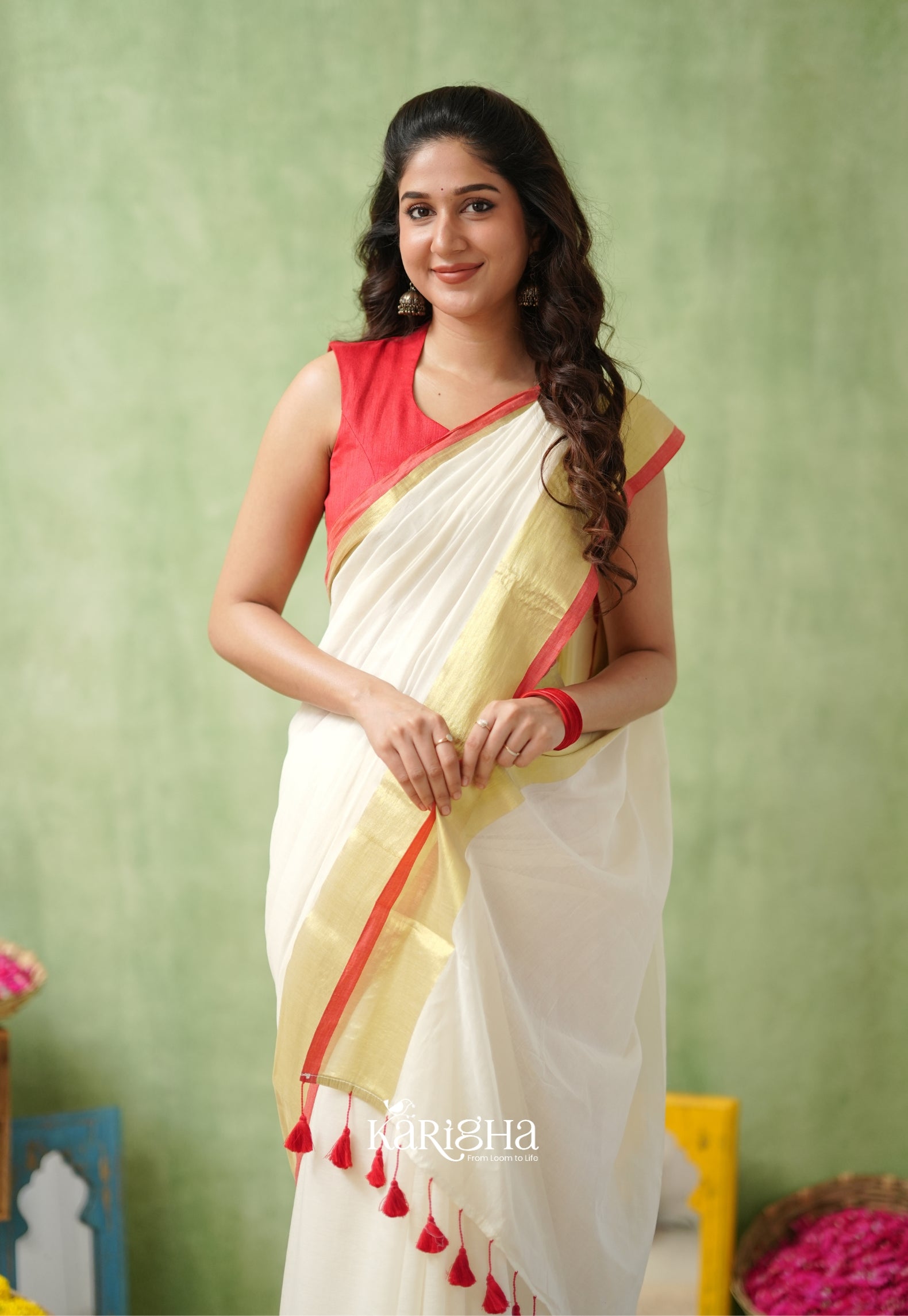 Golden Edge Mul Cotton Saree – Subtle Shine & Luxe Drapes