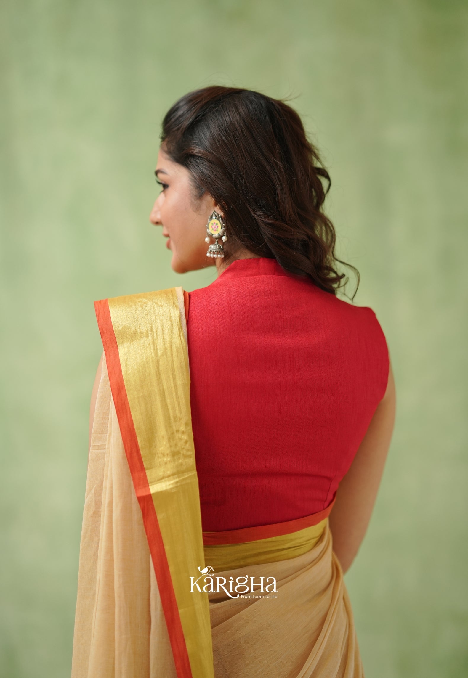 Golden Edge Mul Cotton Saree – Subtle Shine & Luxe Drapes