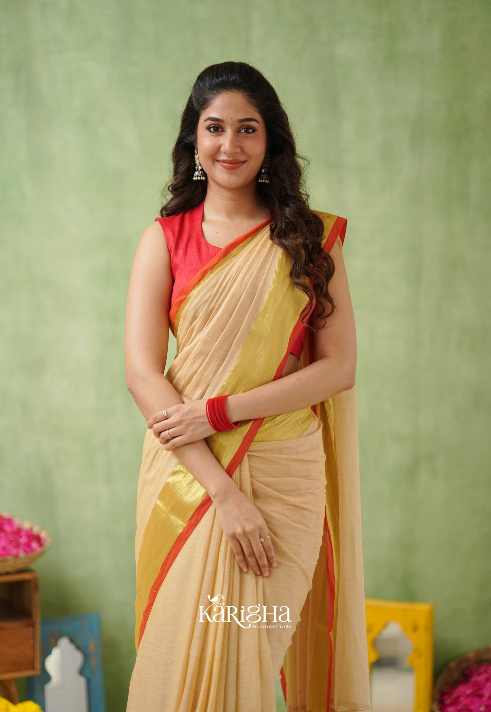 Golden Edge Mul Cotton Saree – Subtle Shine & Luxe Drapes