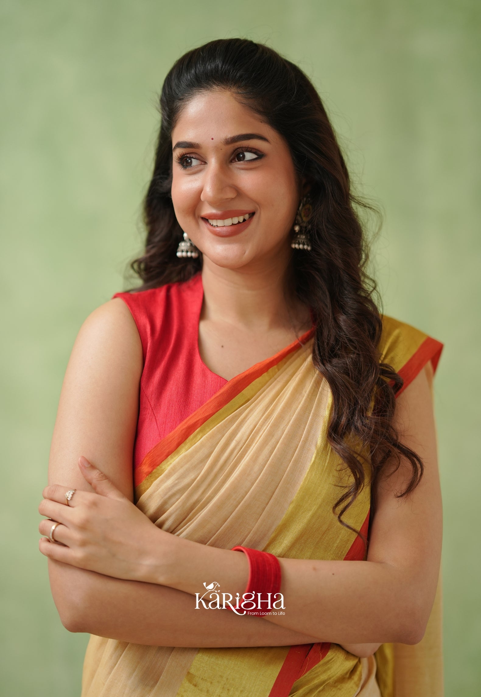 Golden Edge Mul Cotton Saree – Subtle Shine & Luxe Drapes