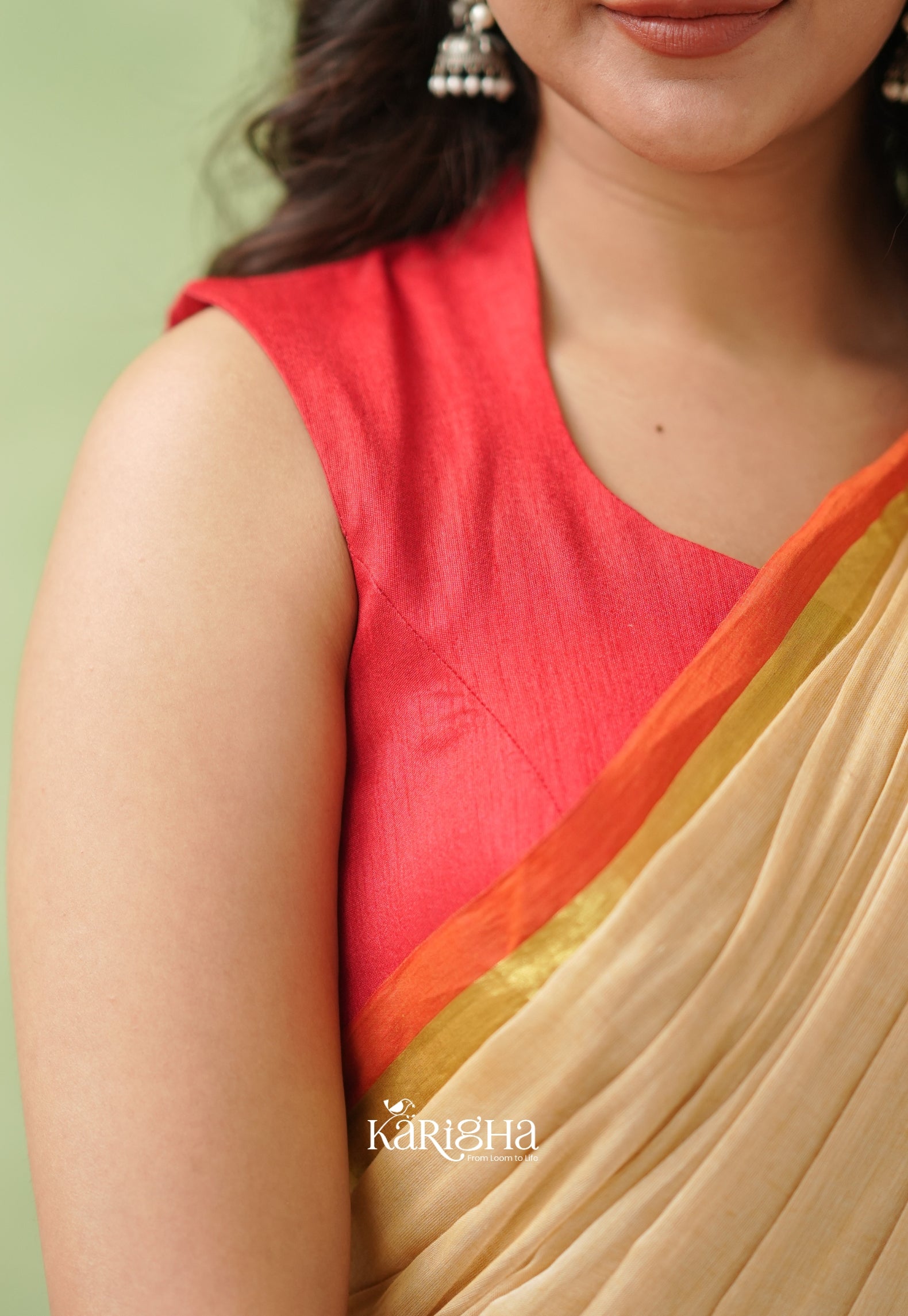Golden Edge Mul Cotton Saree – Subtle Shine & Luxe Drapes