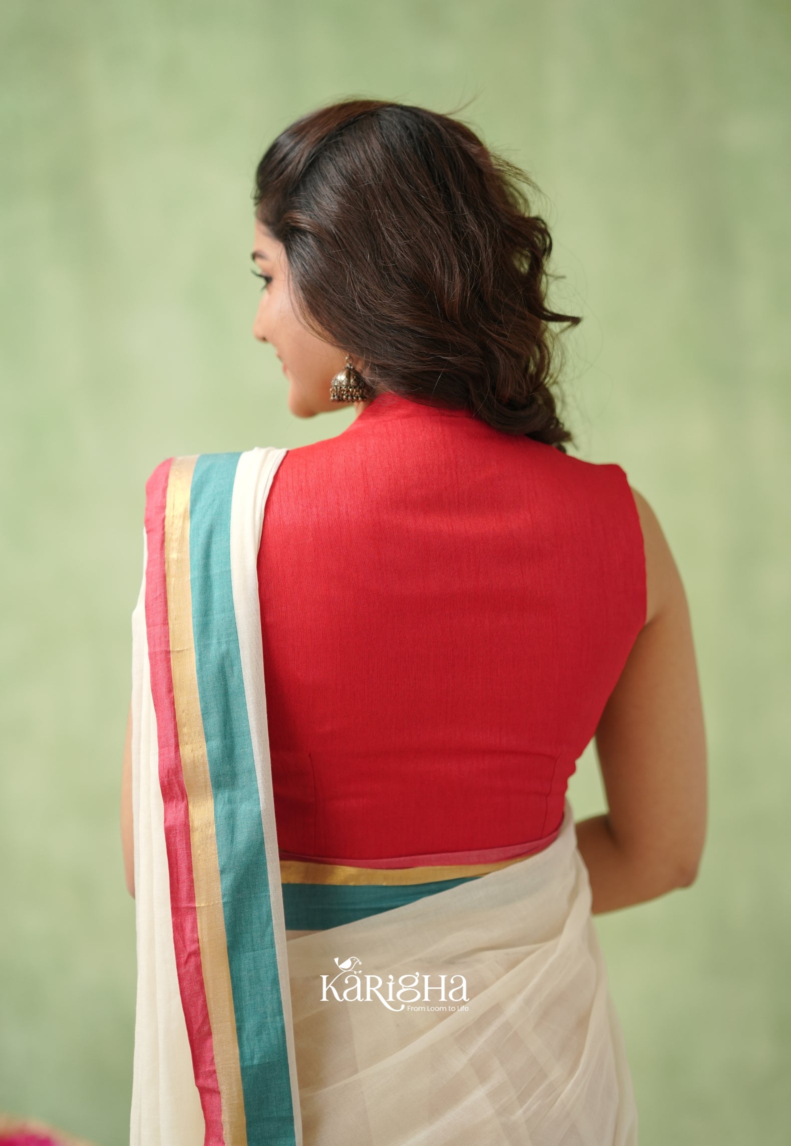 Golden Edge Mul Cotton Saree – Subtle Shine & Luxe Drapes