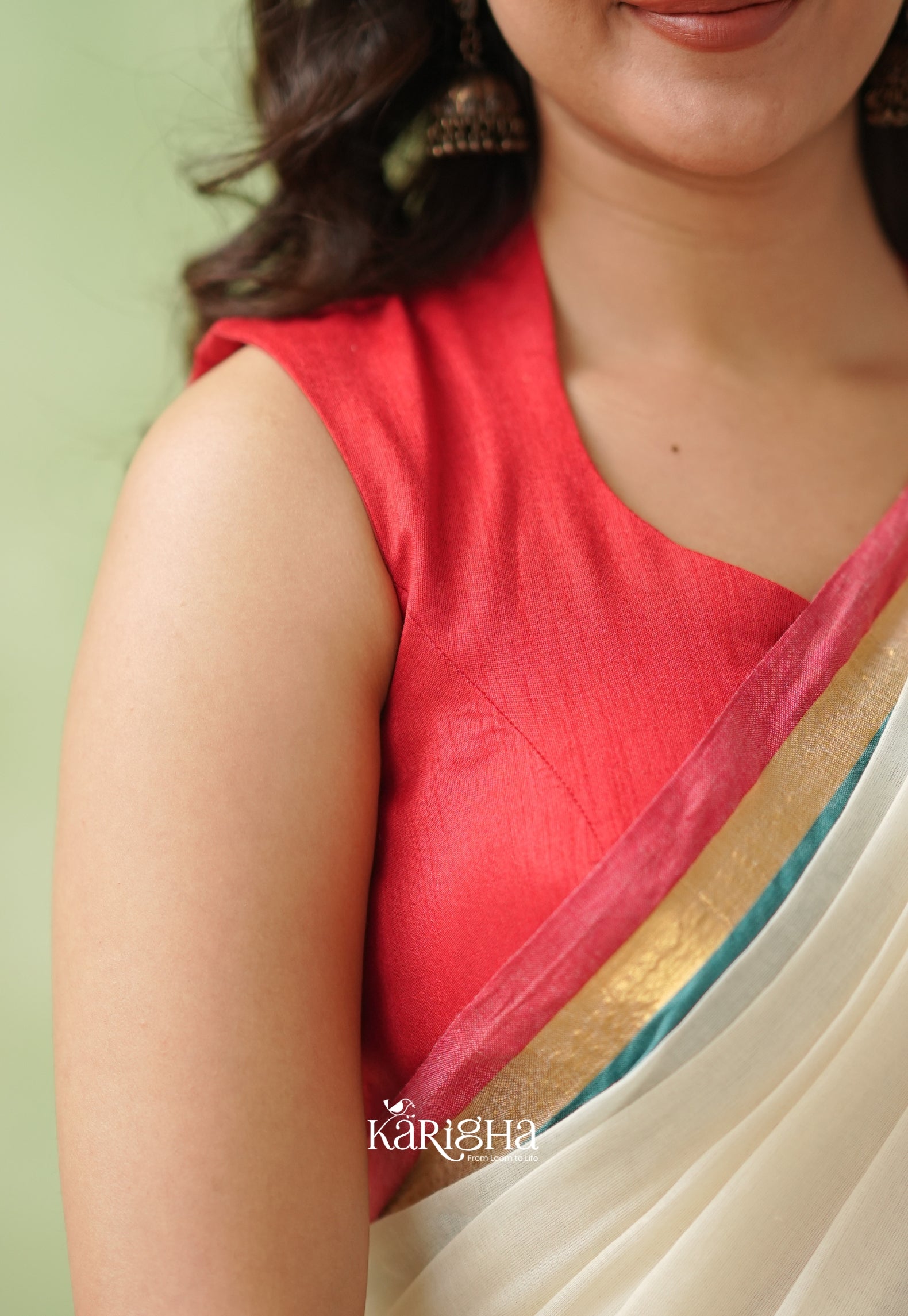 Golden Edge Mul Cotton Saree – Subtle Shine & Luxe Drapes