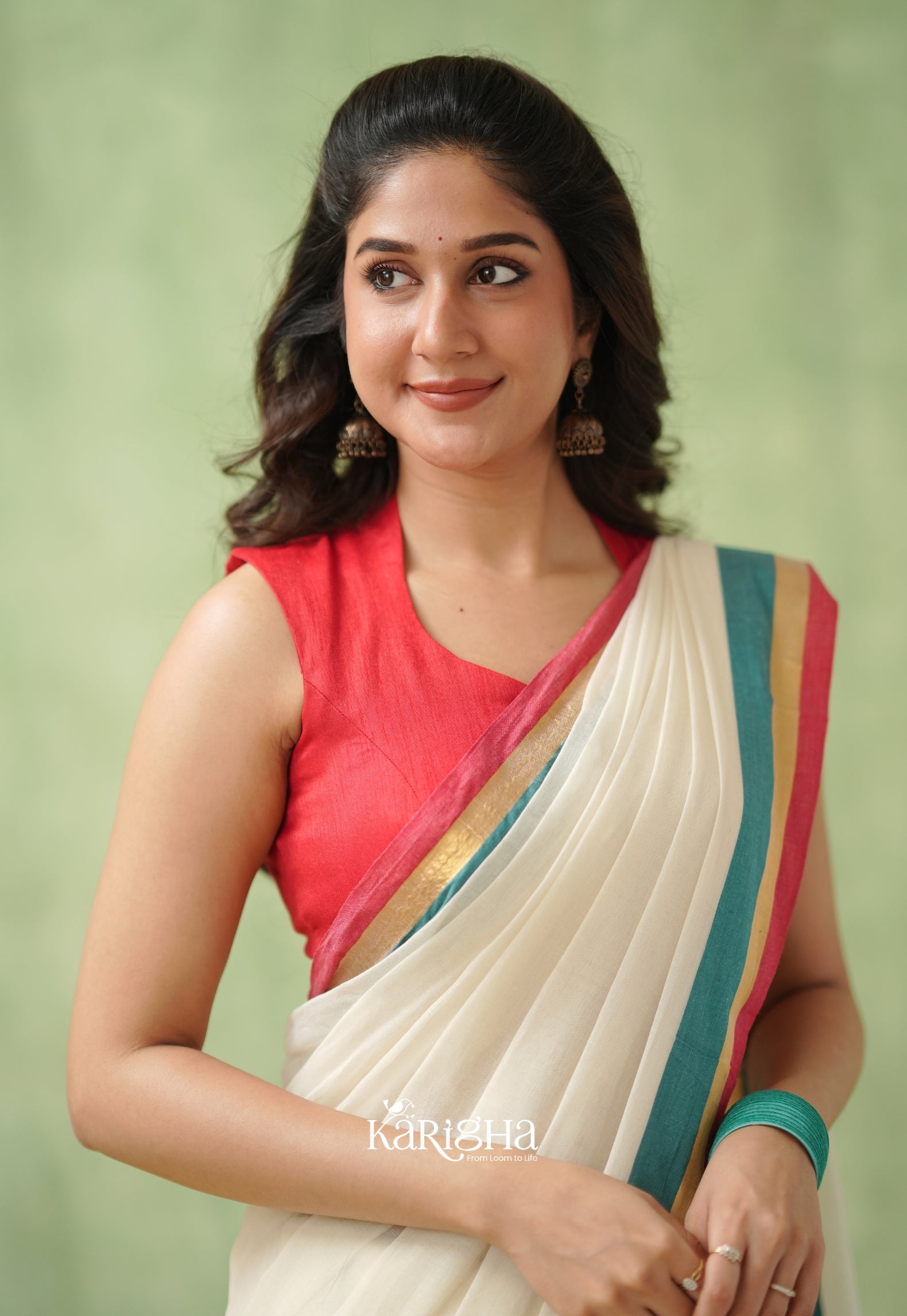 Golden Edge Mul Cotton Saree – Subtle Shine & Luxe Drapes