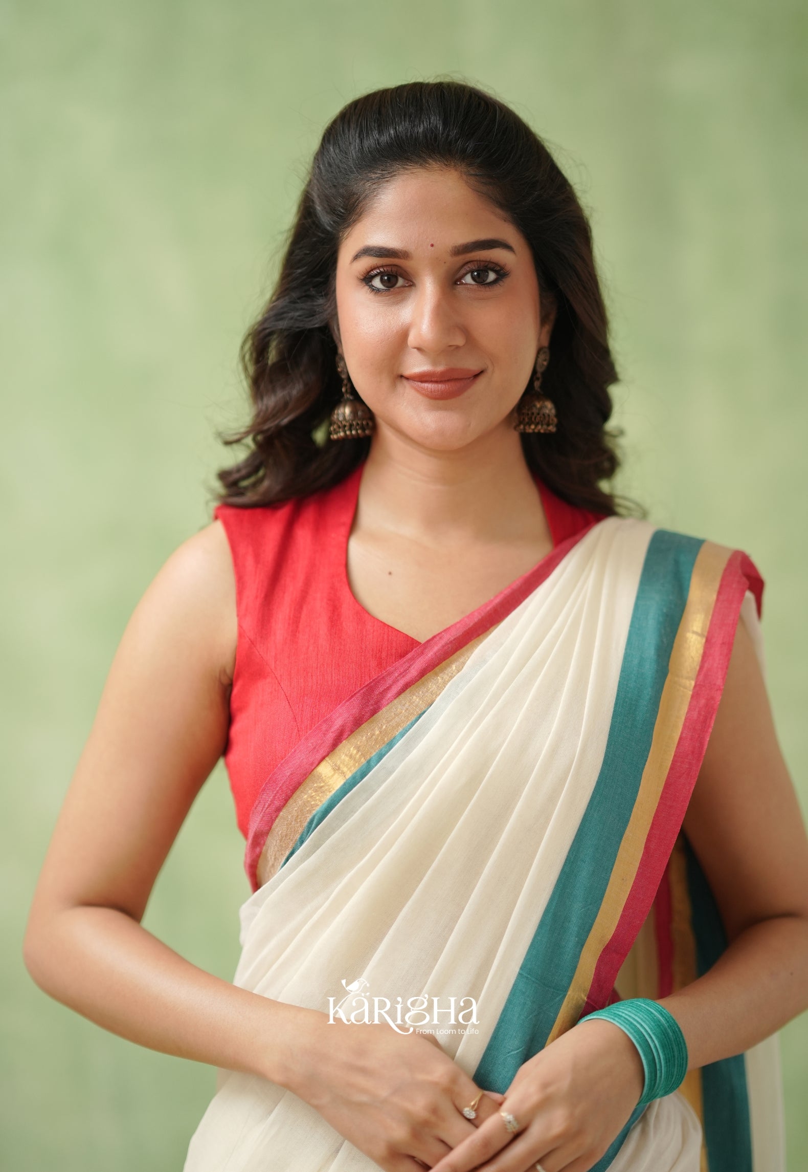 Golden Edge Mul Cotton Saree – Subtle Shine & Luxe Drapes
