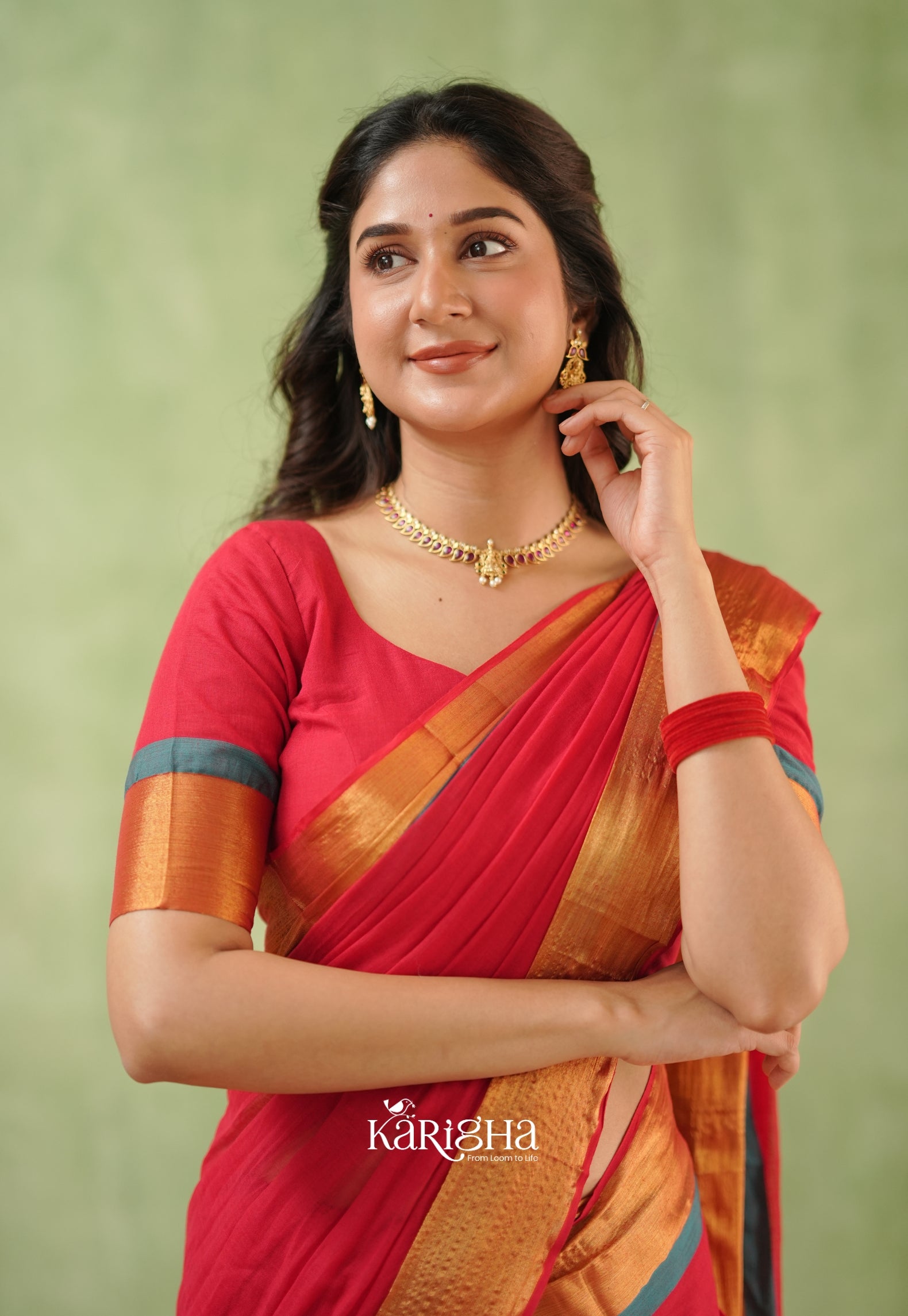 Golden Edge Mul Cotton Saree – Subtle Shine & Luxe Drapes