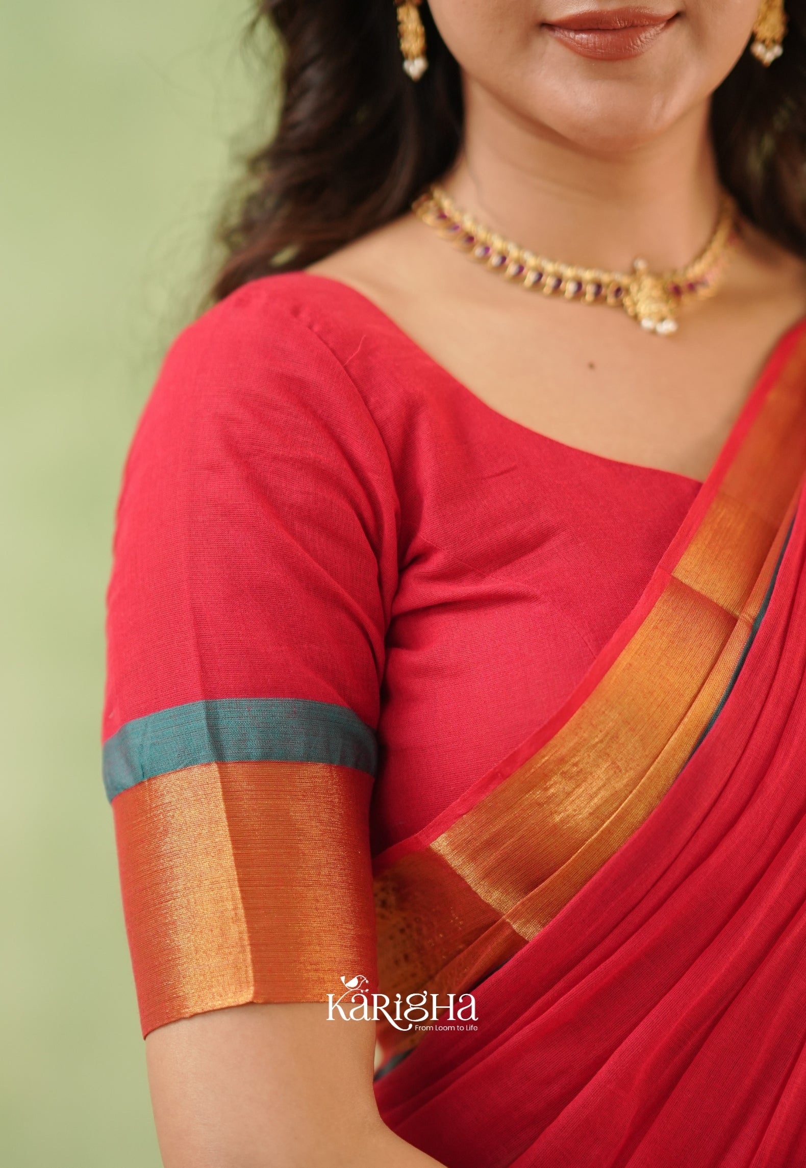 Golden Edge Mul Cotton Saree – Subtle Shine & Luxe Drapes