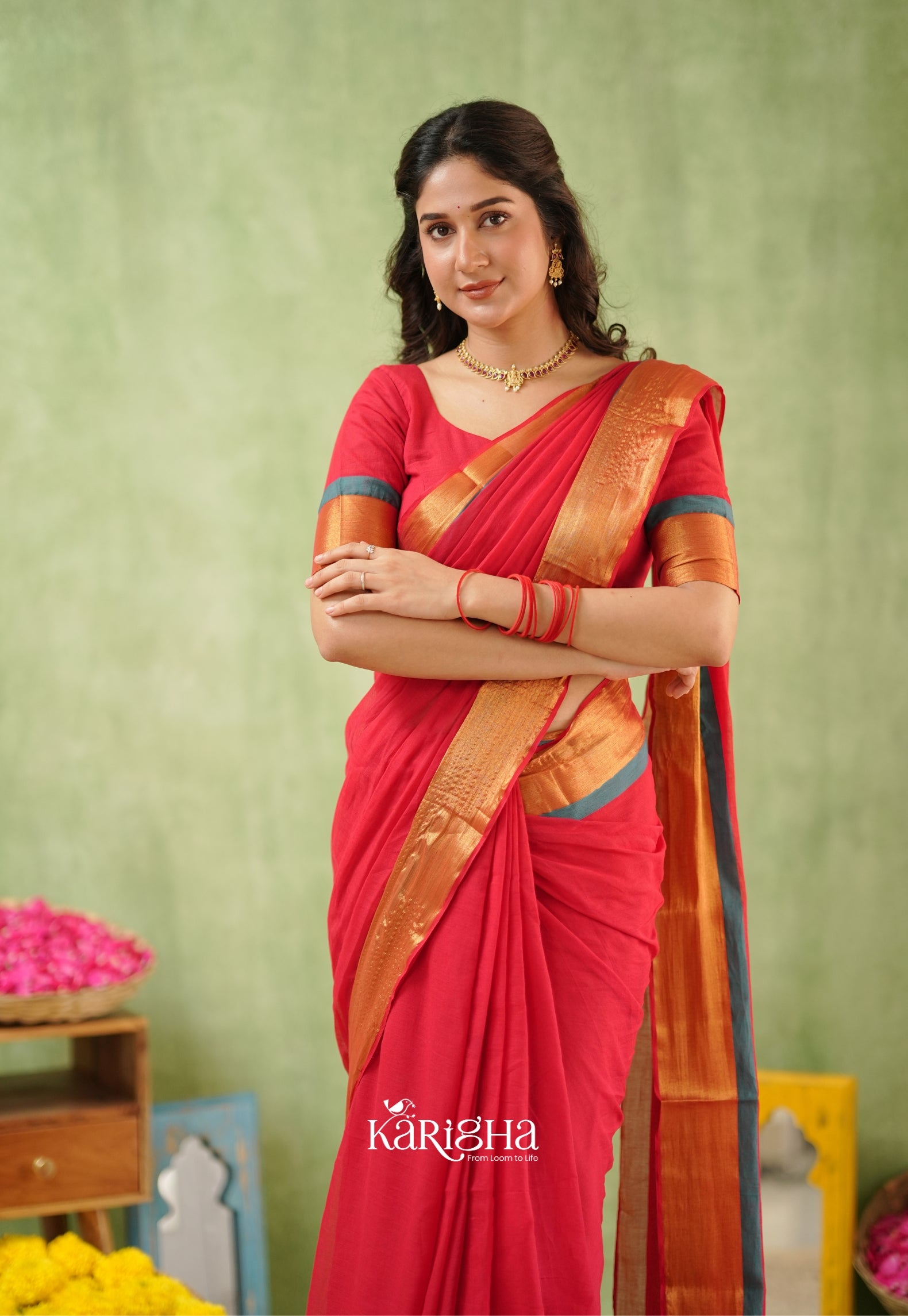 Golden Edge Mul Cotton Saree – Subtle Shine & Luxe Drapes