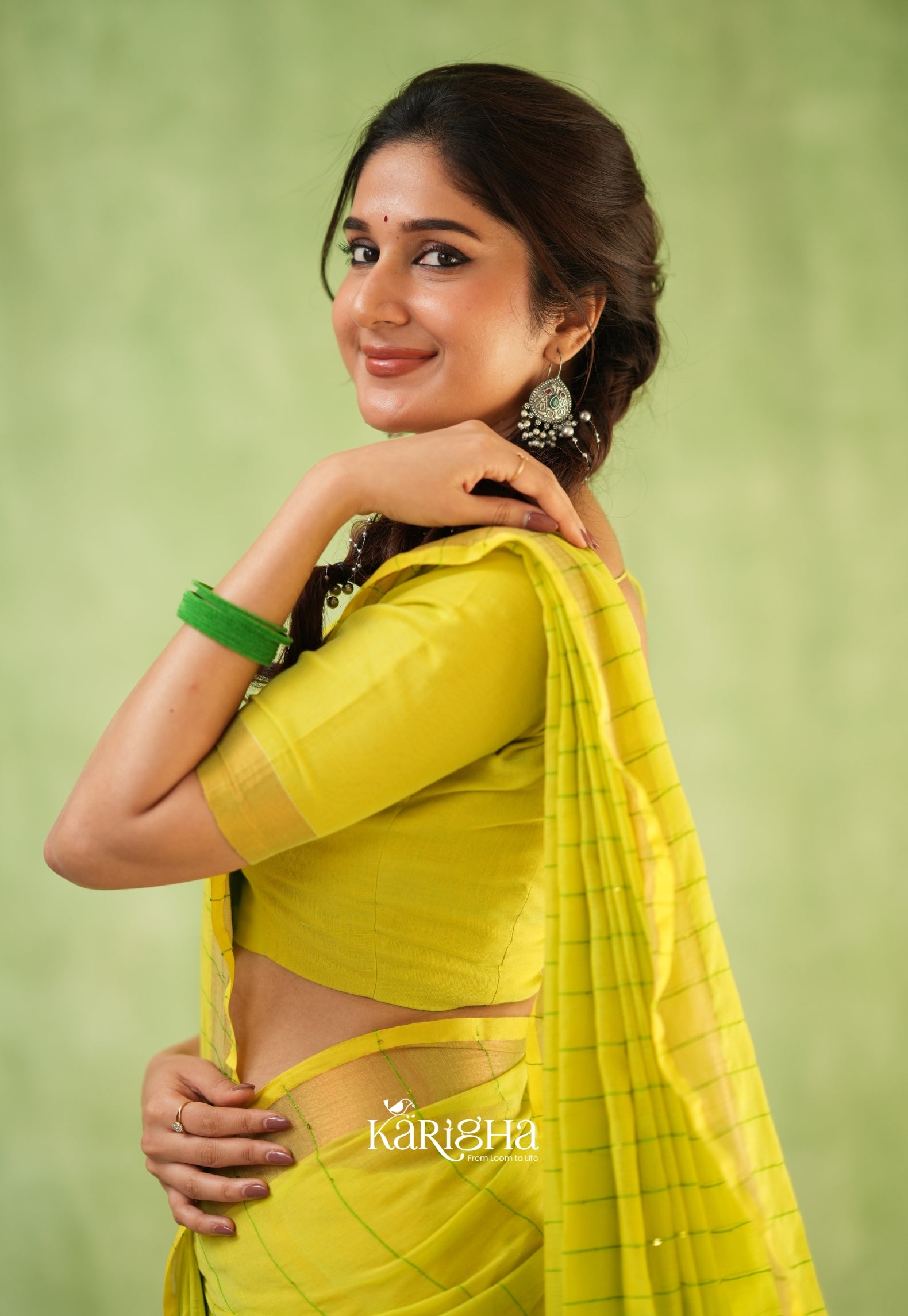 Sitaara Mul Handwoven Sequin Saree – Soft & Elegance