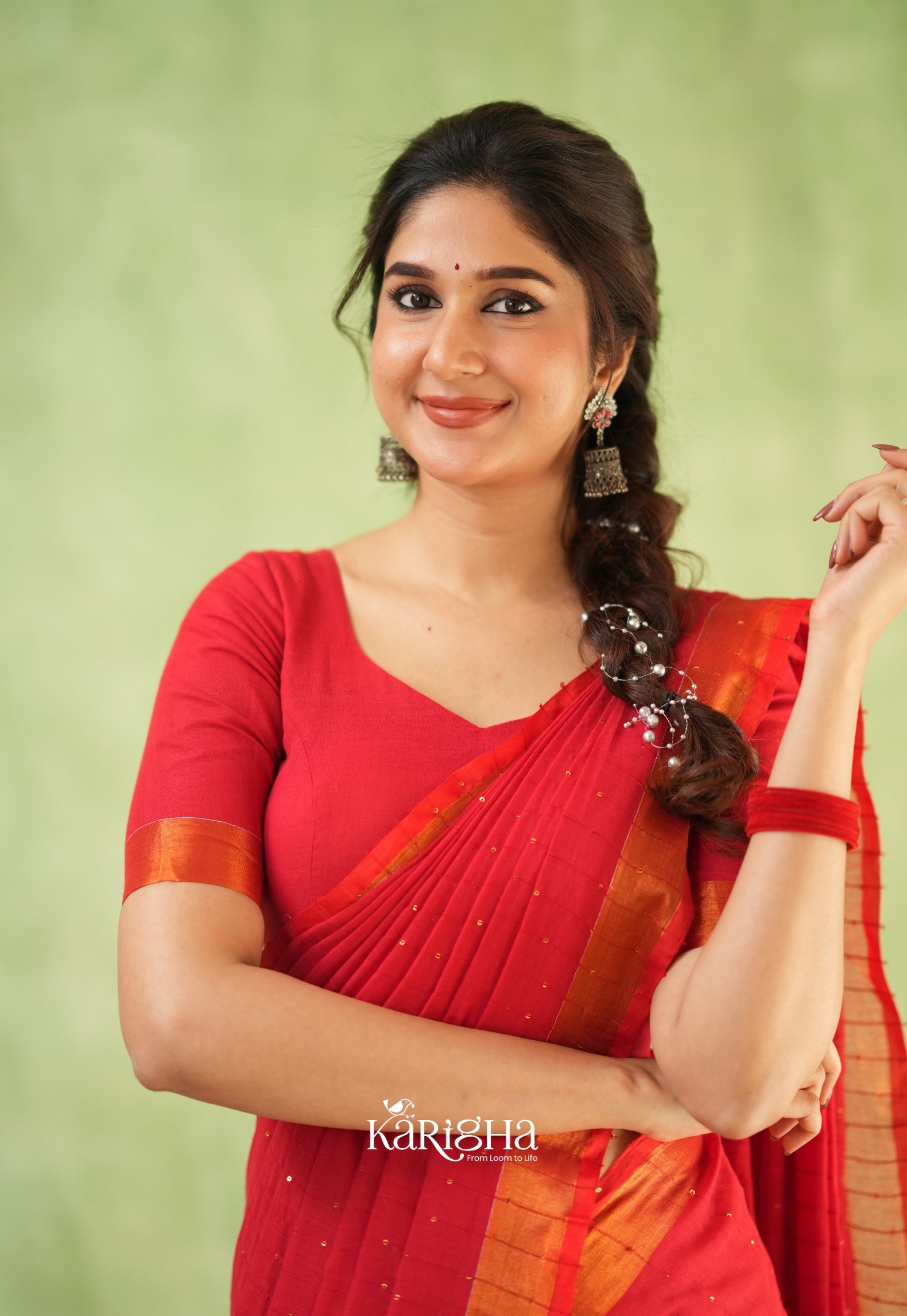Sitaara Mul Handwoven Sequin Saree – Soft & Elegance