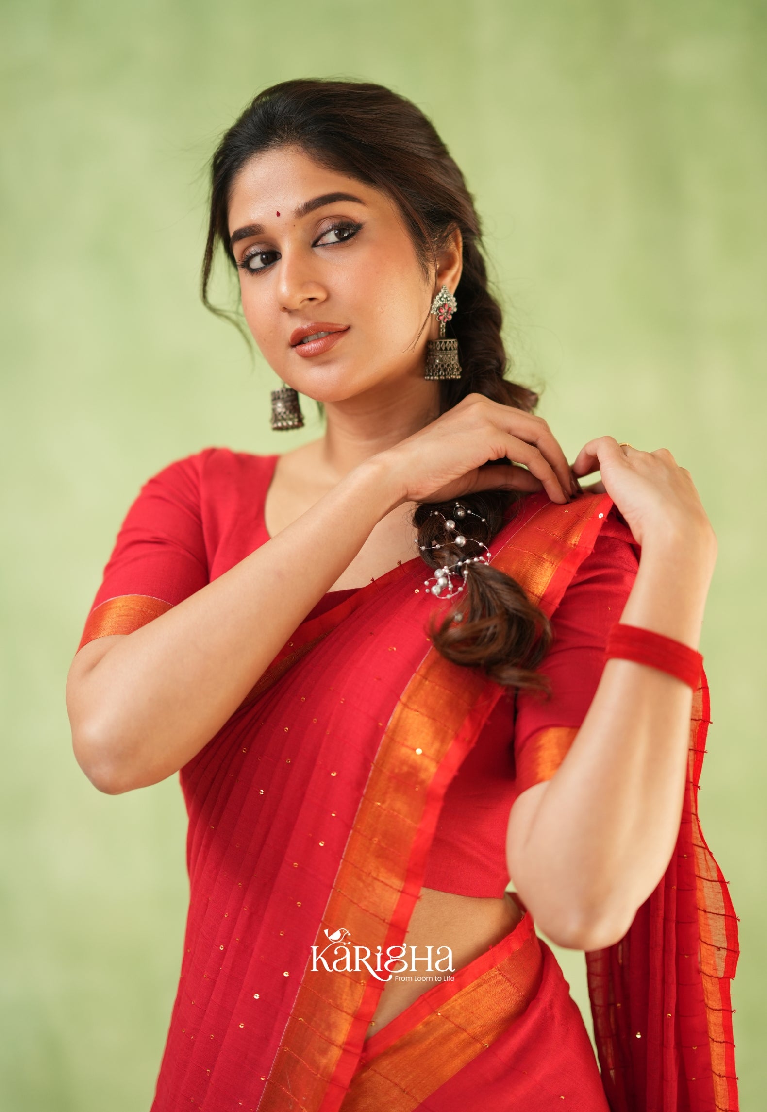 Sitaara Mul Handwoven Sequin Saree – Soft & Elegance