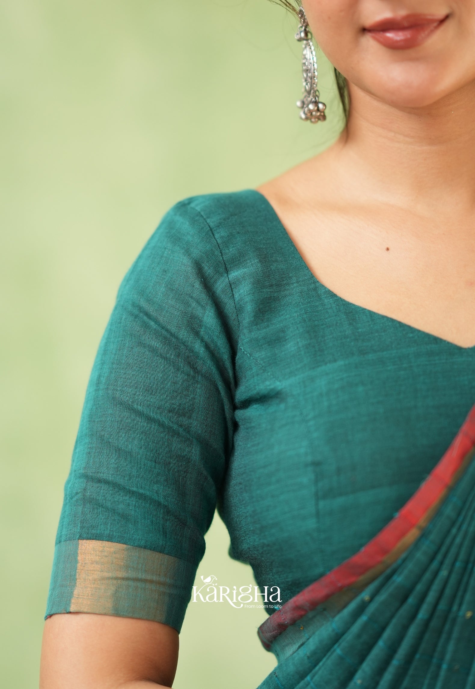 Sitaara Mul Handwoven Sequin Saree – Soft & Elegance