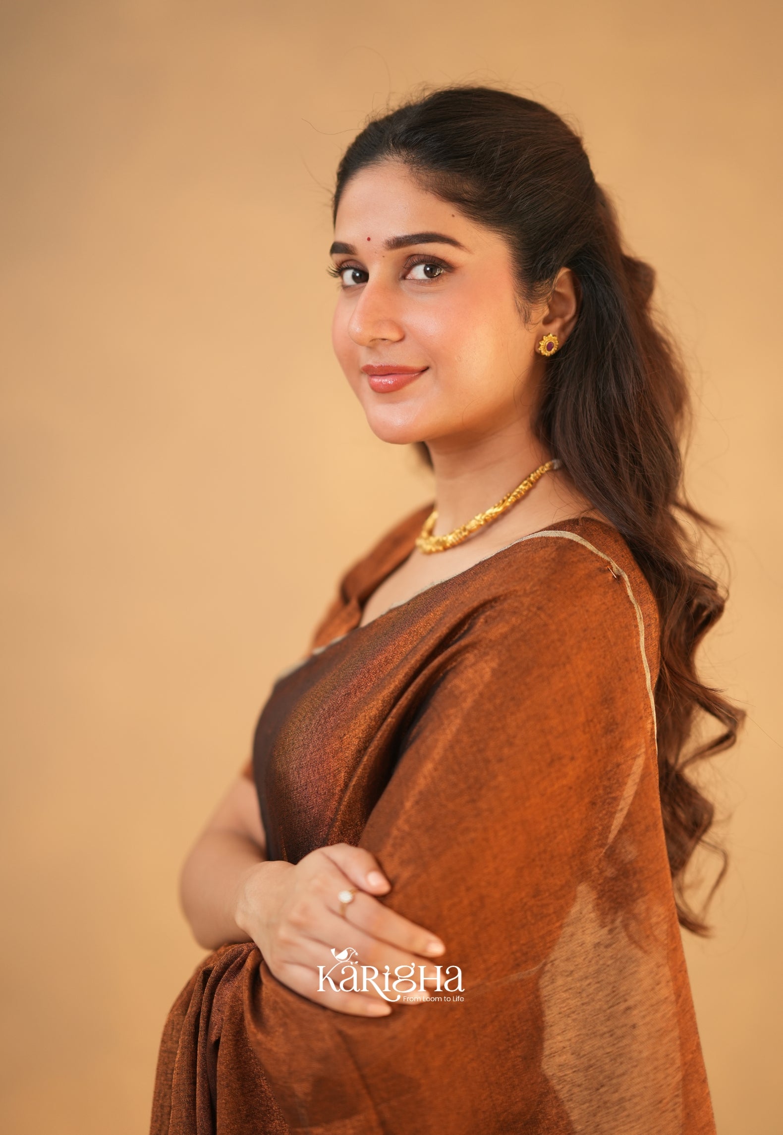 Linen Radiance – Featherlight Saree with Subtle Shine