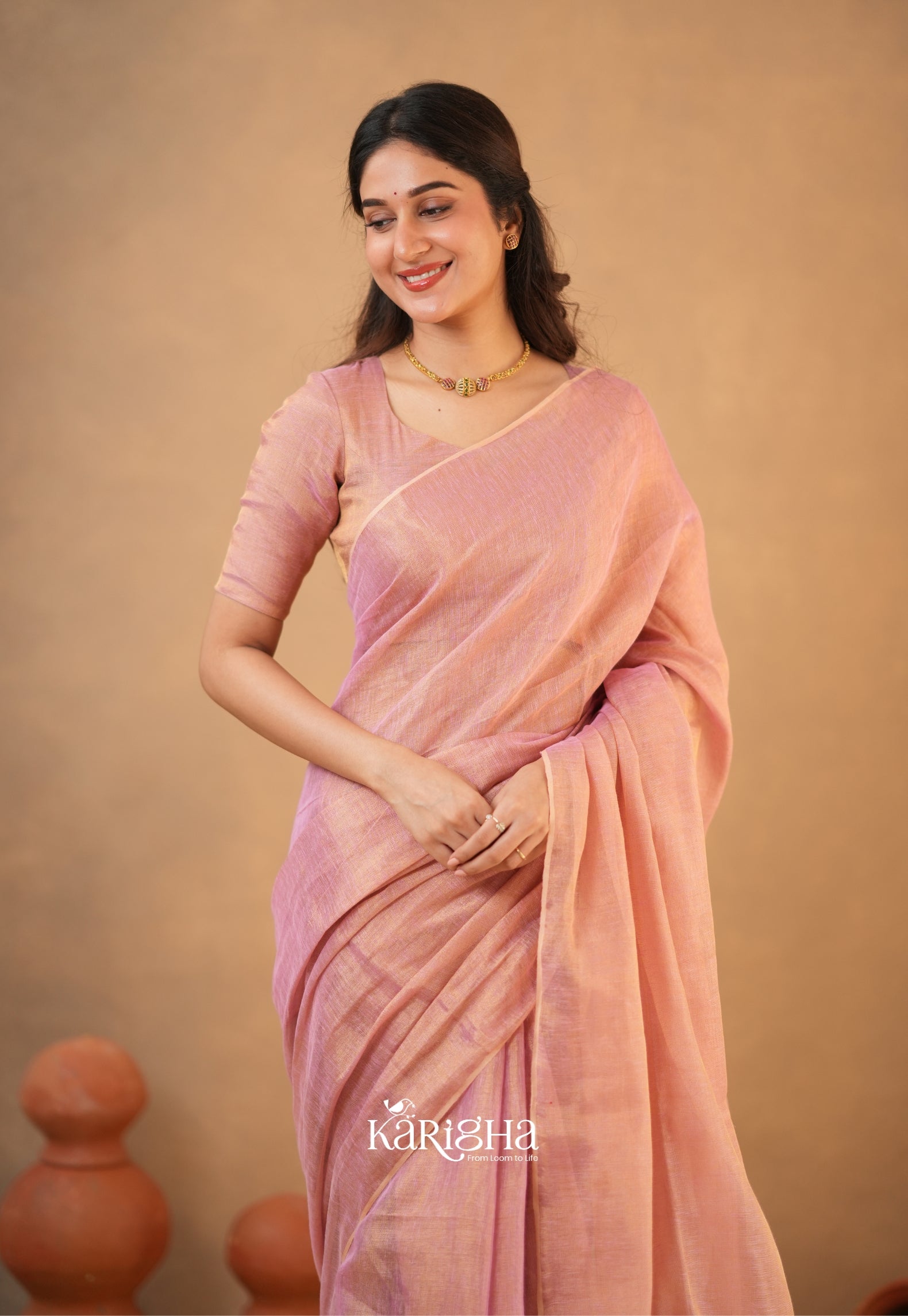 Linen Radiance – Featherlight Saree with Subtle Shine