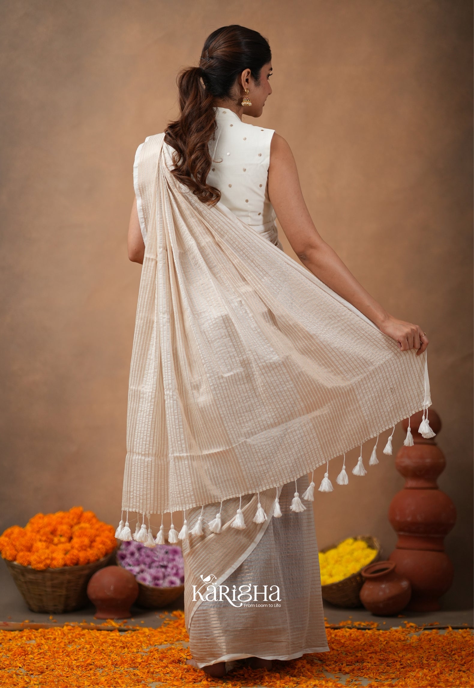 Featherloom Grace – Soft Mul Cotton Saree with Delicate Texture