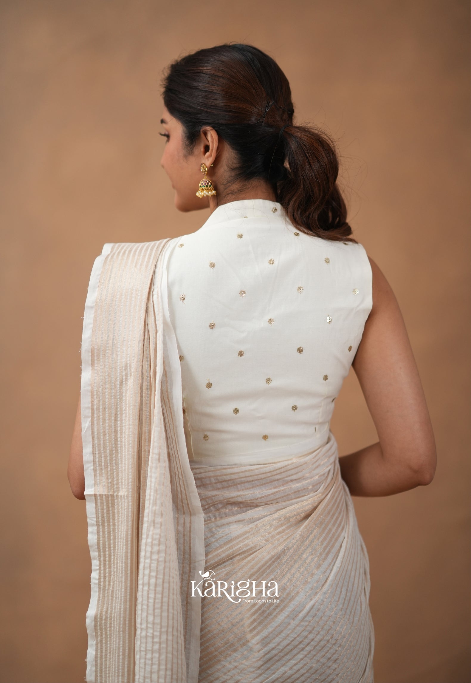 Featherloom Grace – Soft Mul Cotton Saree with Delicate Texture