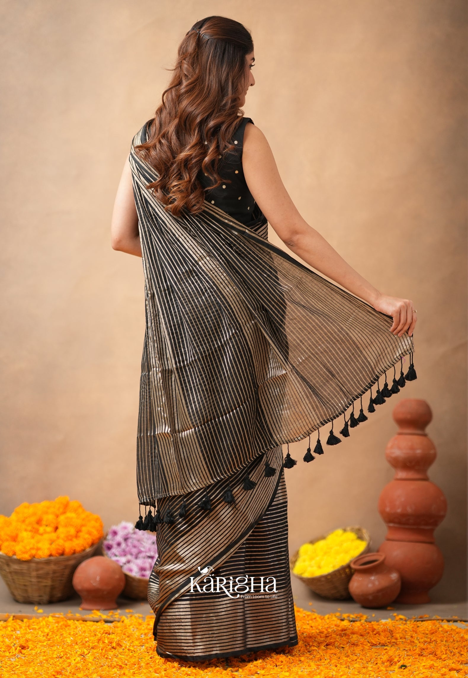 Featherloom Grace – Soft Mul Cotton Saree with Delicate Texture