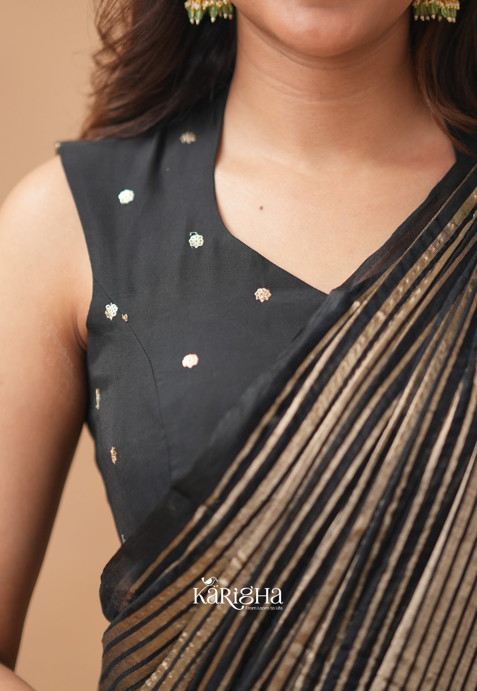 Featherloom Grace – Soft Mul Cotton Saree with Delicate Texture