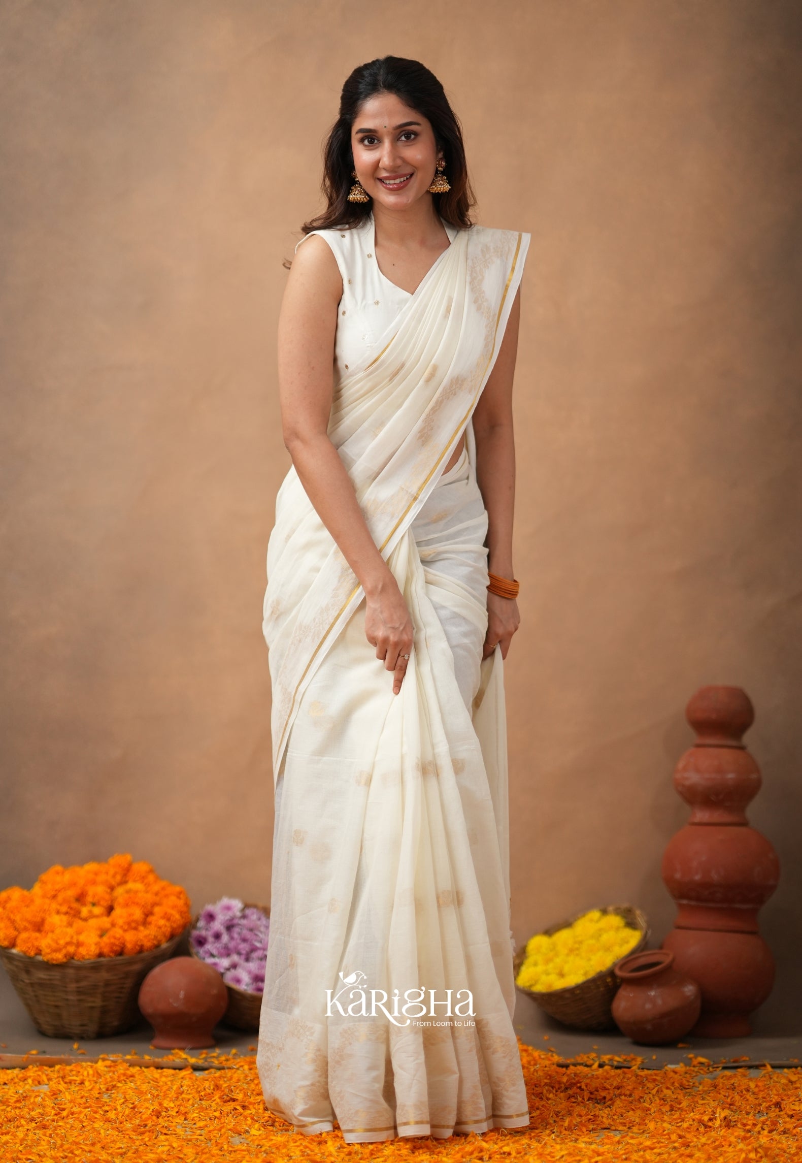 Featherloom Grace – Soft Mul Cotton Saree with Delicate Texture
