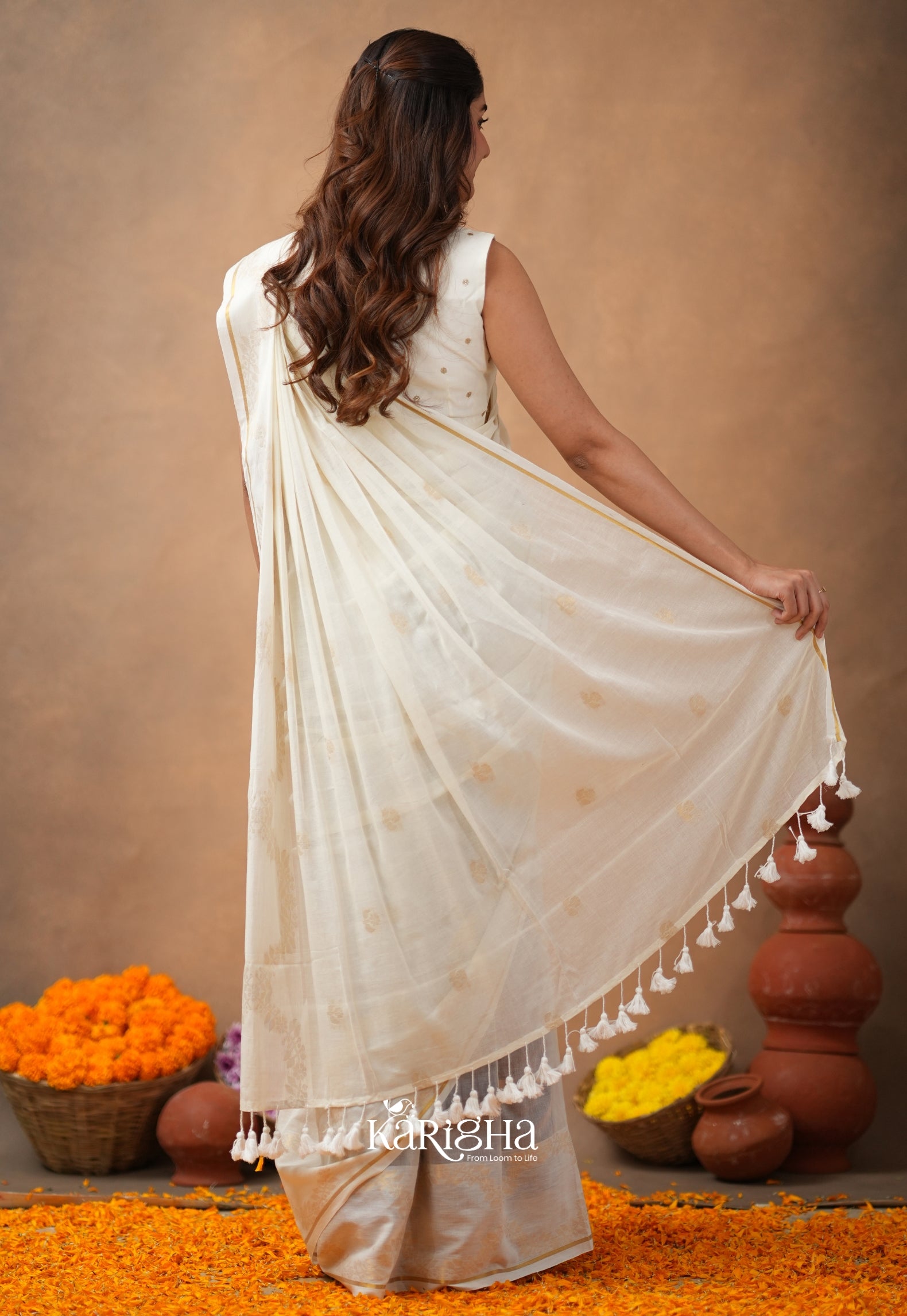 Featherloom Grace – Soft Mul Cotton Saree with Delicate Texture