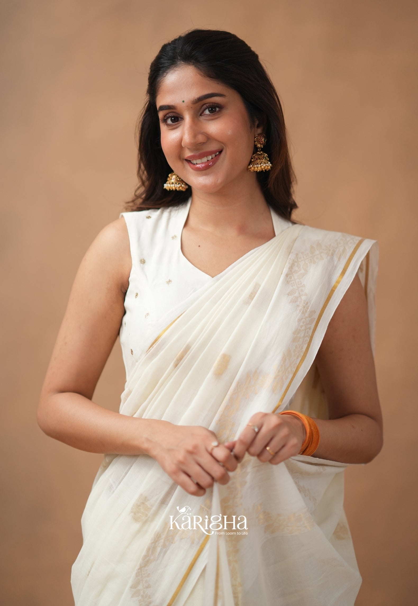 Featherloom Grace – Soft Mul Cotton Saree with Delicate Texture