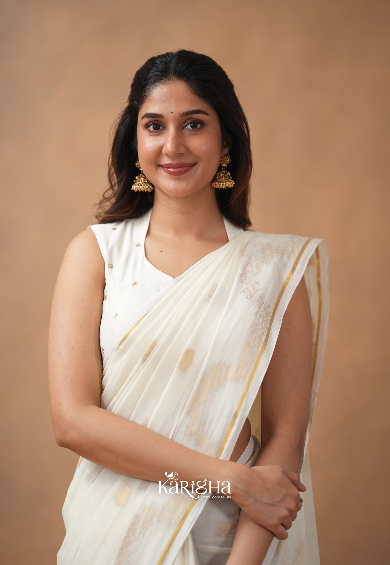 Featherloom Grace – Soft Mul Cotton Saree with Delicate Texture
