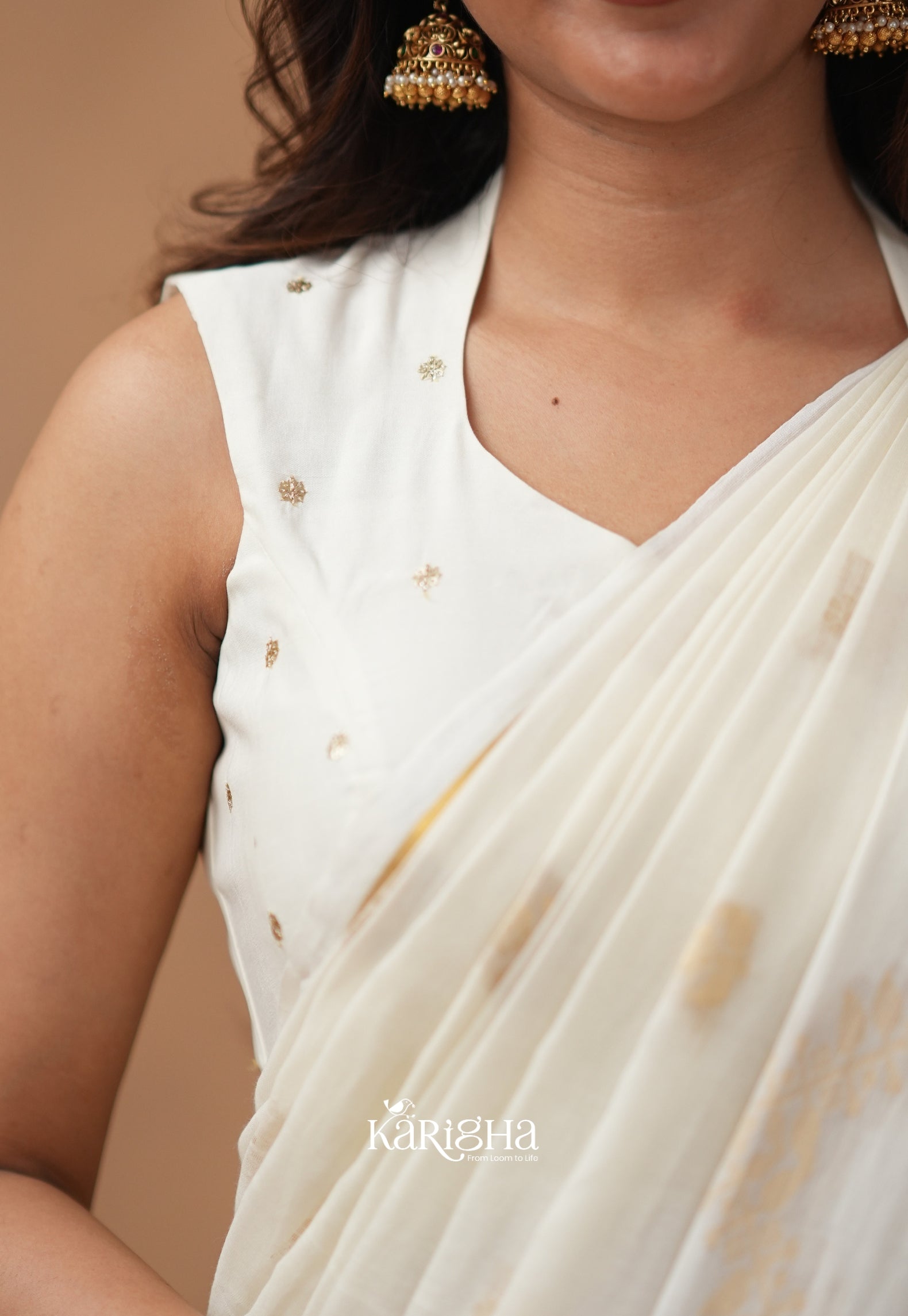 Featherloom Grace – Soft Mul Cotton Saree with Delicate Texture